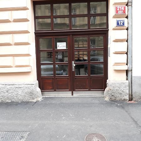 Apartment Za Poricskou Branou Прага Екстериор снимка