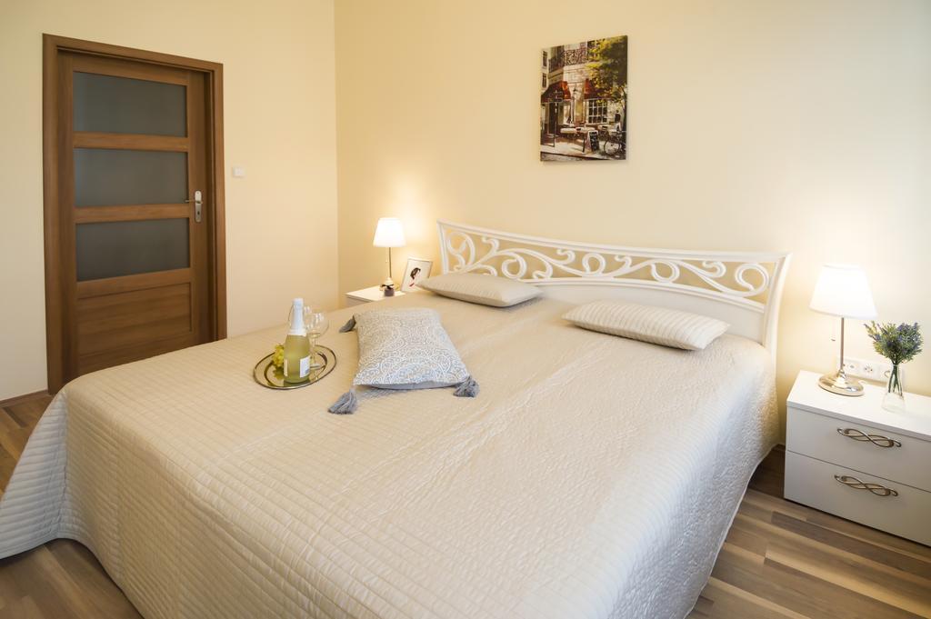 Apartment Za Poricskou Branou Прага Екстериор снимка